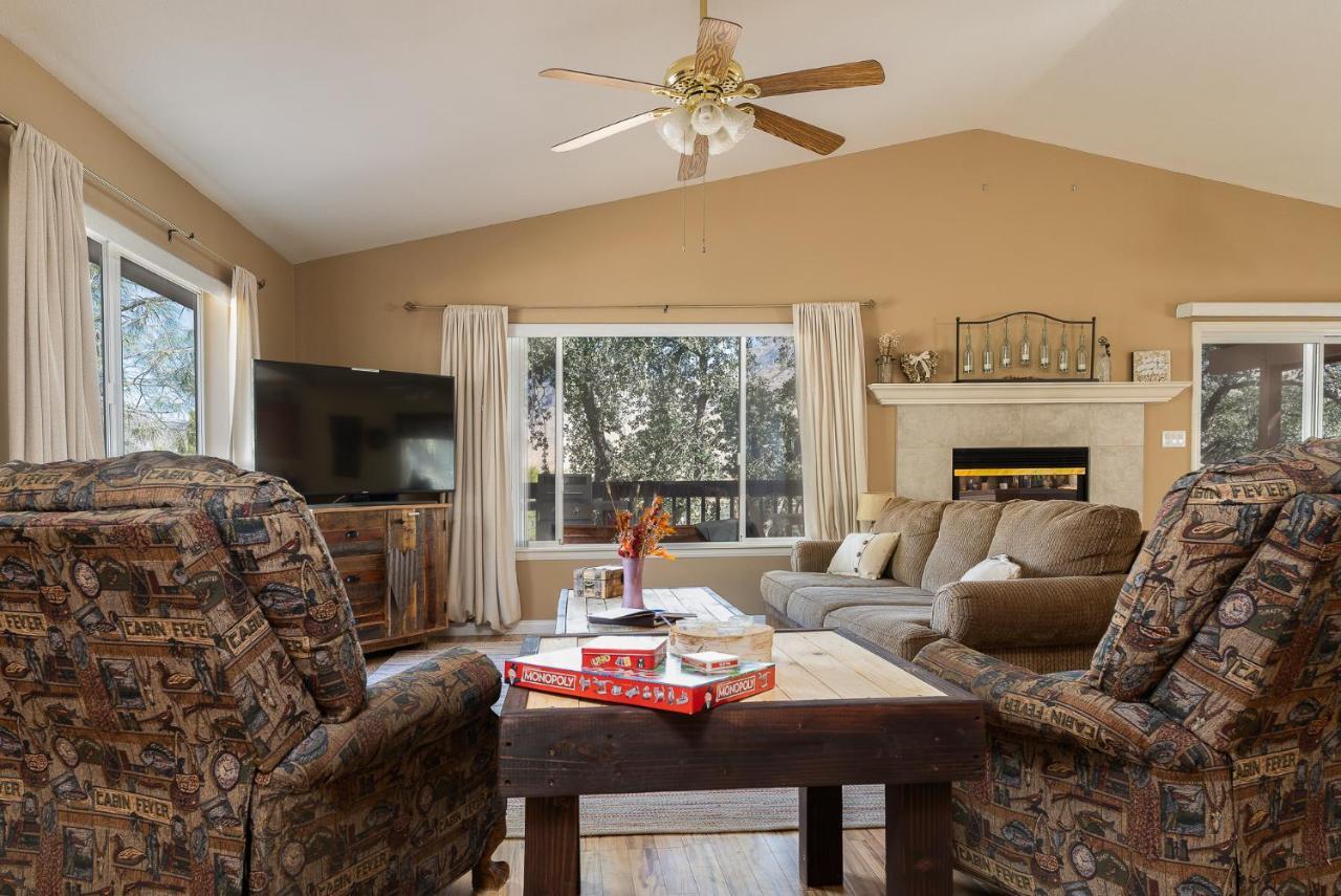 Lazy Squirrel - Cozy Family House With Full Game Room Kernville Esterno foto