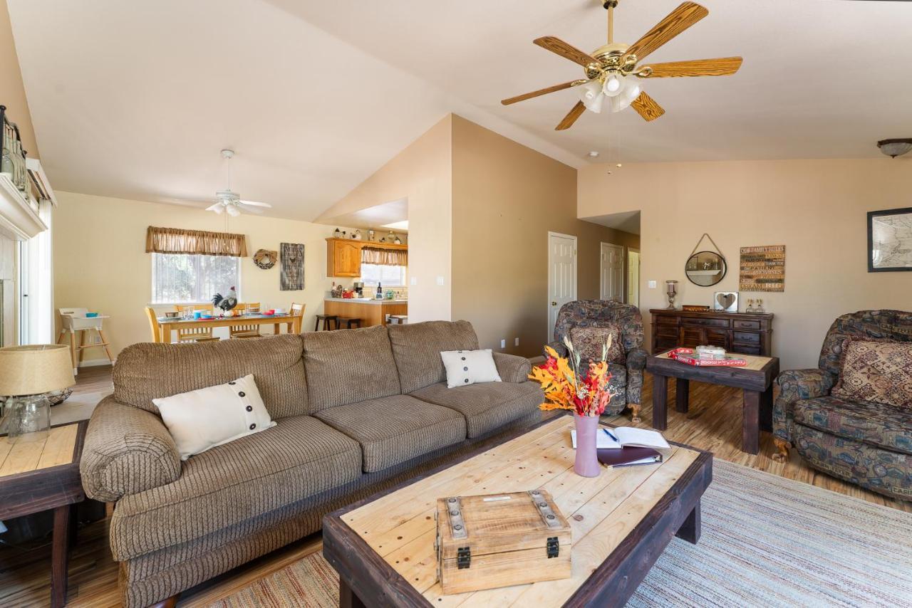 Lazy Squirrel - Cozy Family House With Full Game Room Kernville Esterno foto